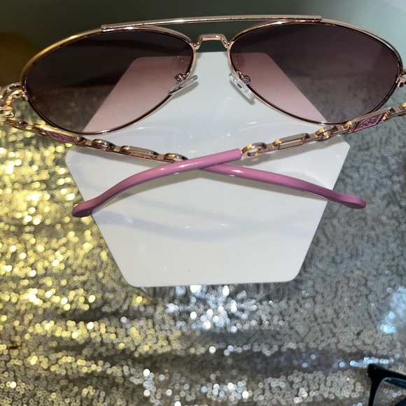 Pretty In Pink Sunglasses - Picture 2 of 3